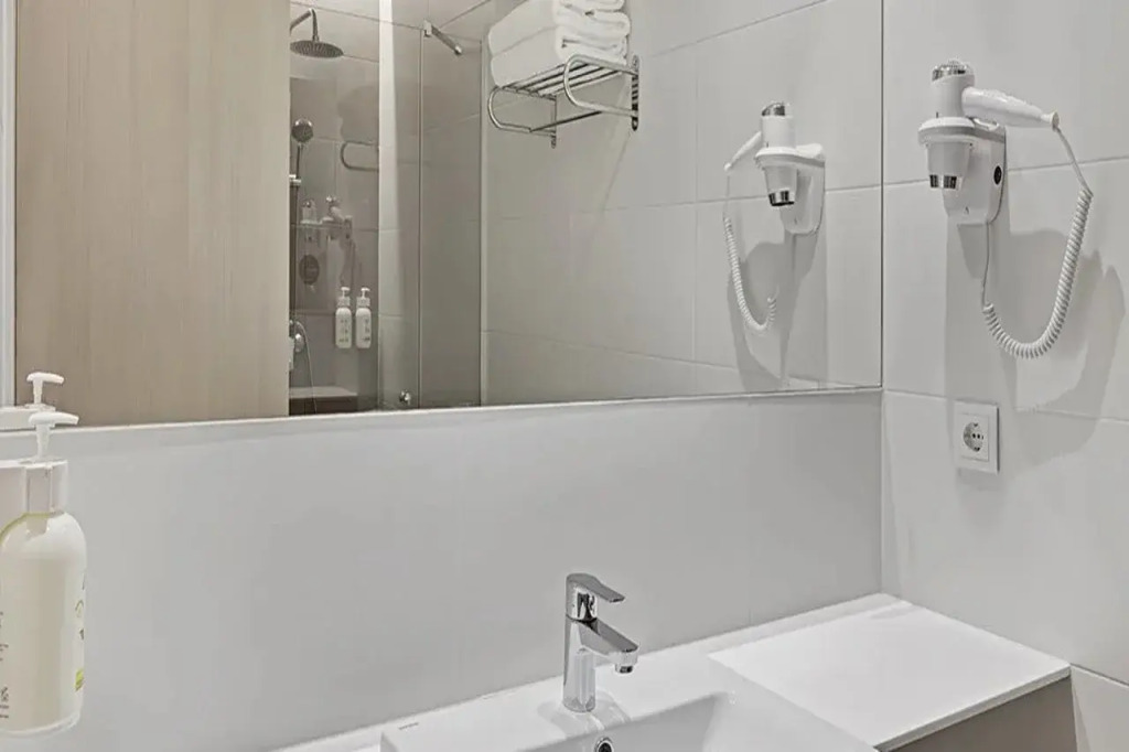 B&B HOTEL Santiago Milladoiro