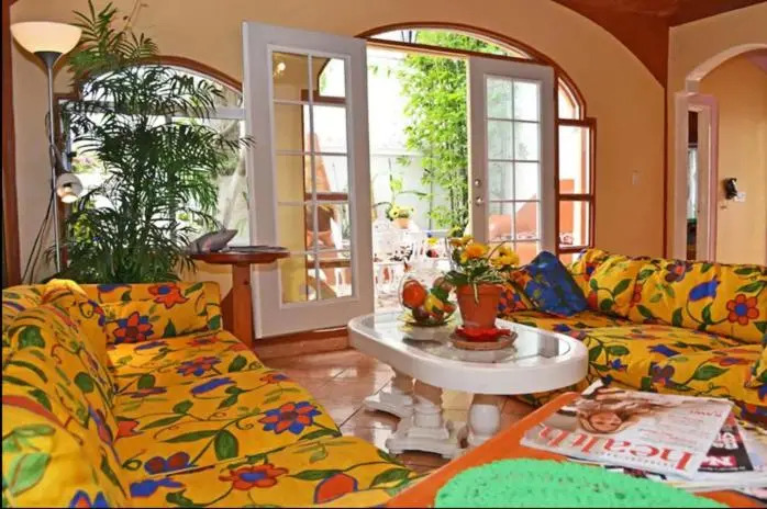 Welcome to Casa Viva Mexico 3-bedrooms 2-bathroms 6-Guests close to Shoping Center & Beach