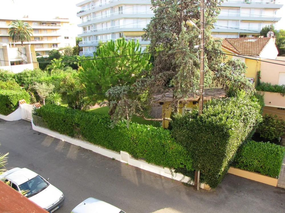 Apartment With one Bedroom in Antibes, With Enclosed Garden and Wifi - 250 m From the Beach