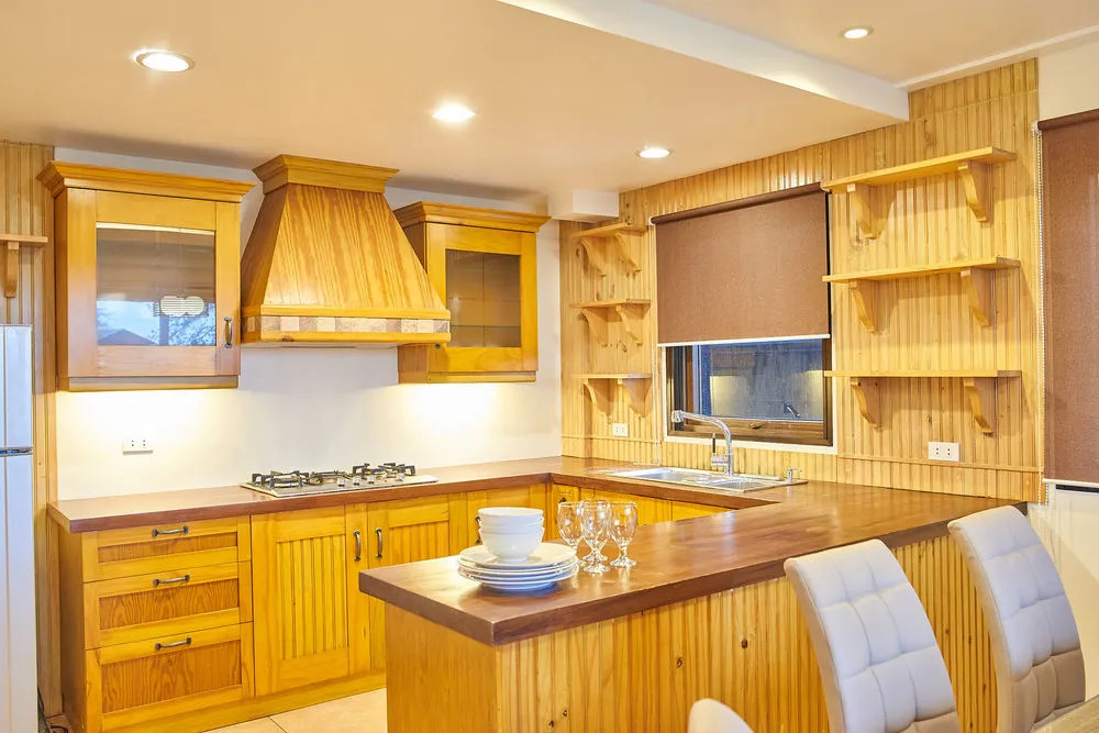 Exclusive Village Home Near Country Club, 18 pax