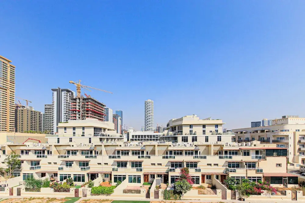Spacious 2BR Apt Maids Elegance