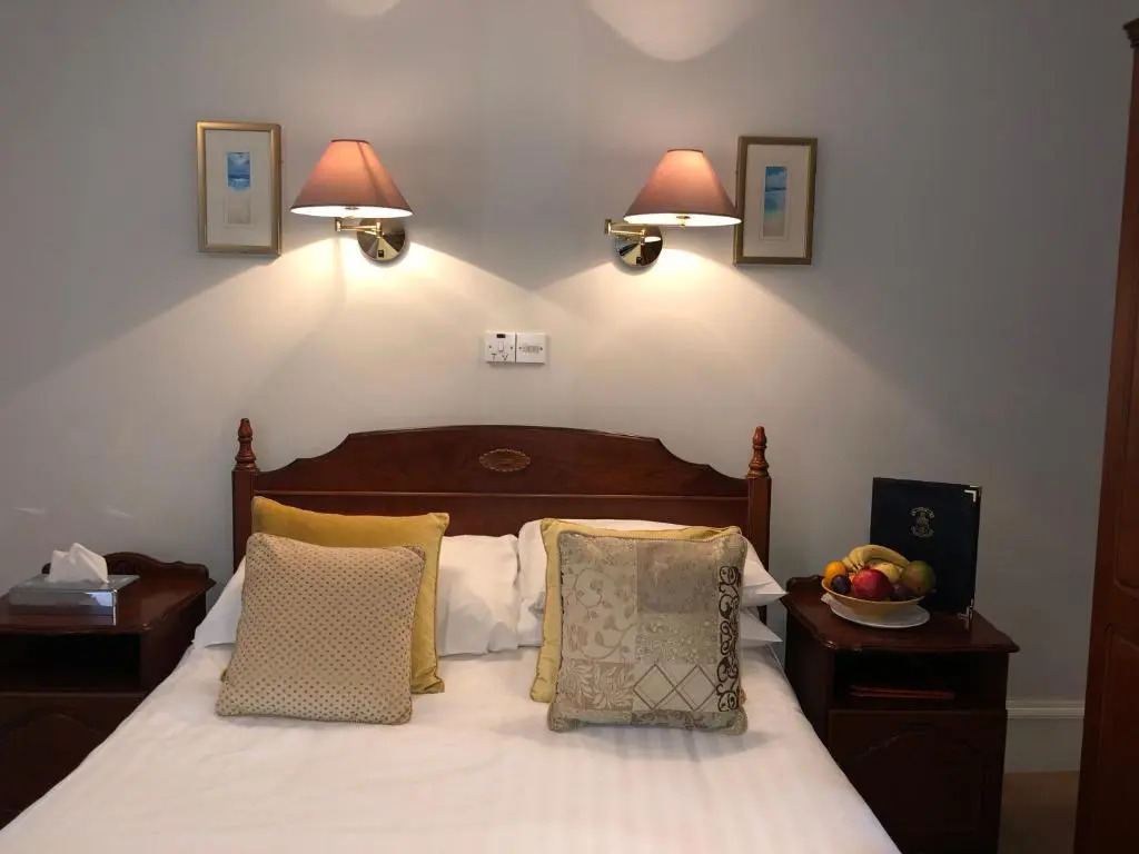 Tully's Hotel