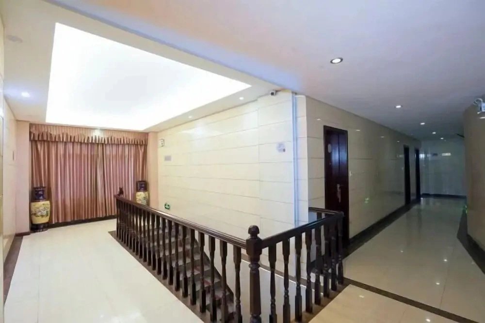 Yi Zhang Xianglong Hotel