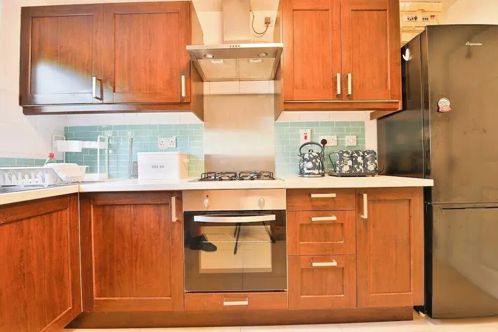 Homely 5 Bed House - 15 Mins to Cardiff City