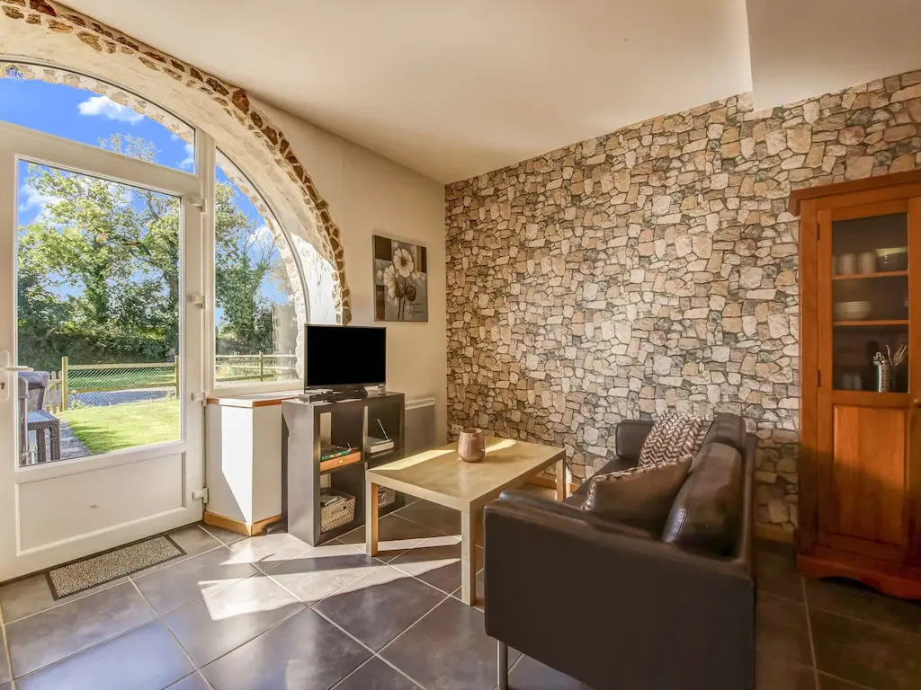 Welcoming Holiday Home in Brainville with Fenced Garden