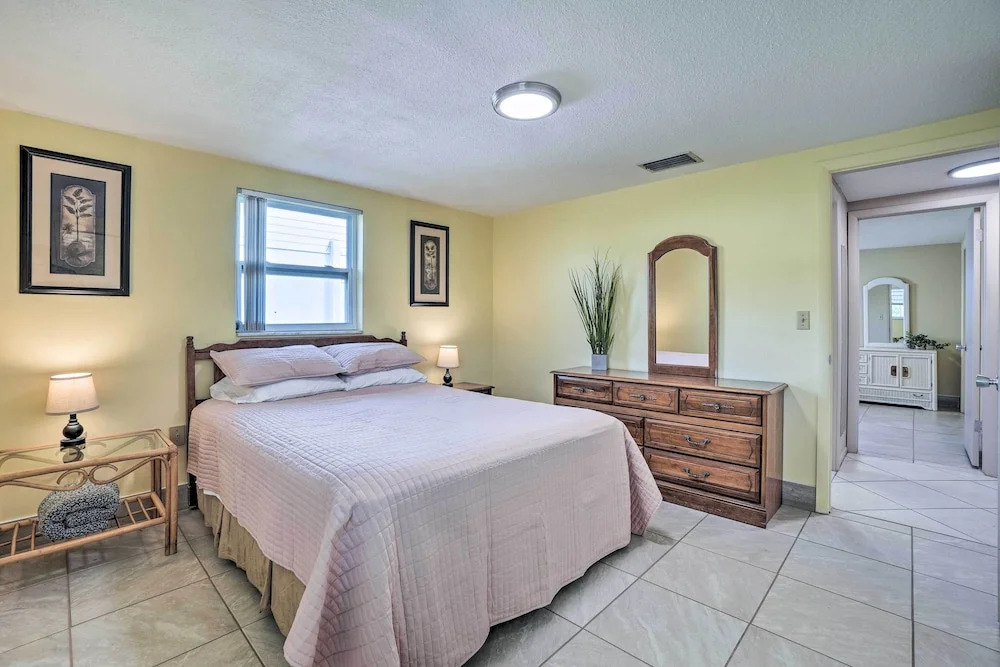Cozy Holiday Home w/ Yard ~ 5 Mi to Beach