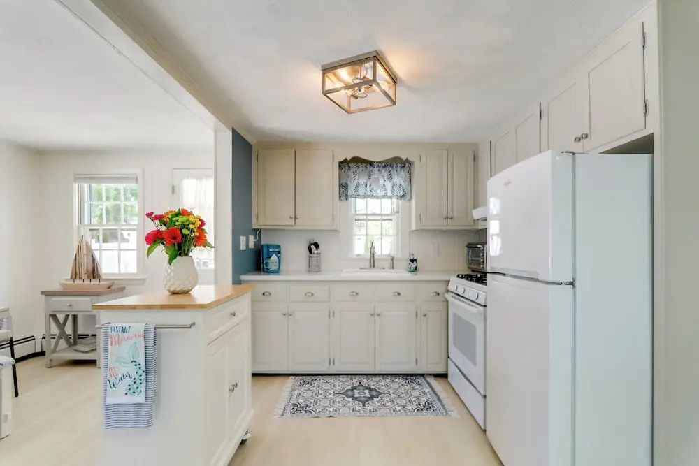 Charming West Yarmouth Home ~ 2 Mi to Beach!