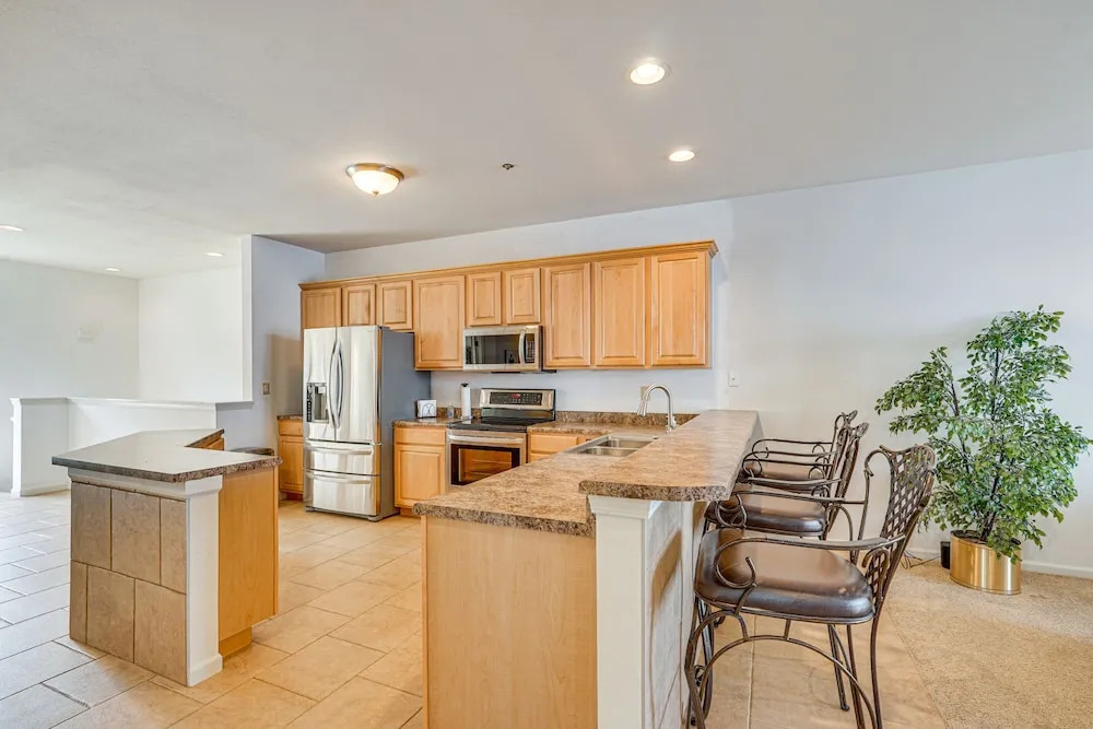 Lakeside Osage Beach Condo in Lands End Community