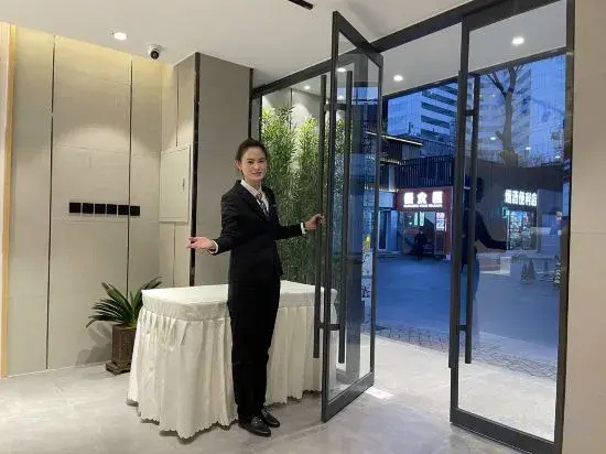 Chonpines Hotel (Beijing Sanyuanqiao Yansha Embassy District Store)