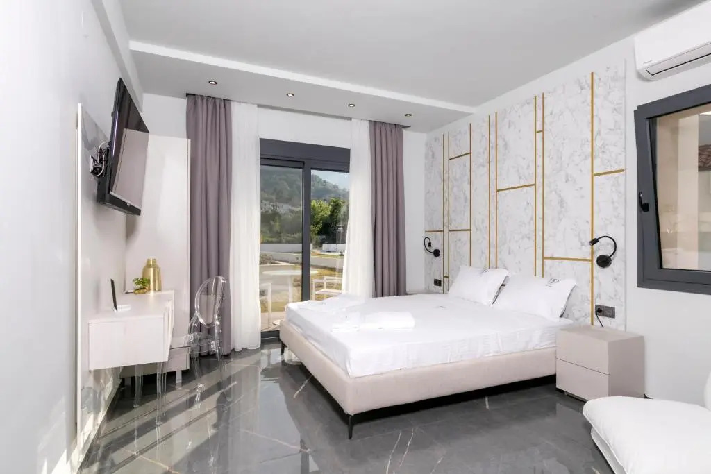 B&D Luxury Suites