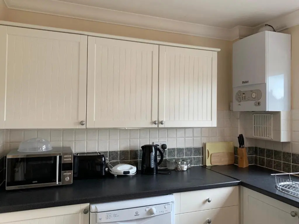3 Bedroom House For Contractors By Beds Away Short Lets & Serviced Accommodation Oxford With Free Parking for 2 Cars