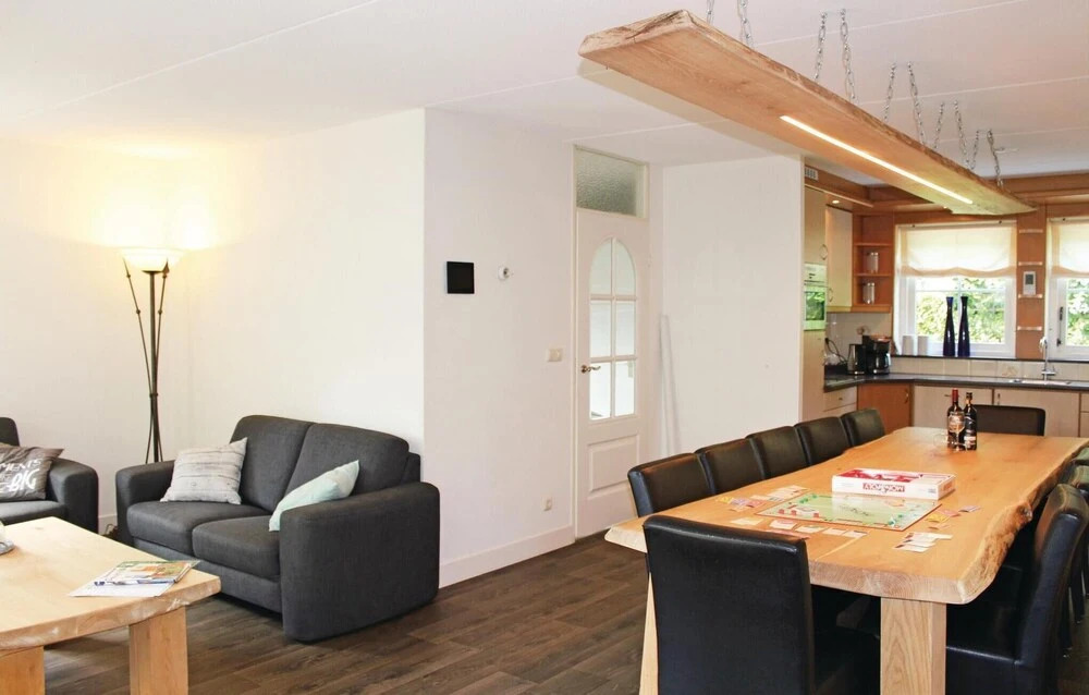 6 Bedroom Lovely Home In Lunteren
