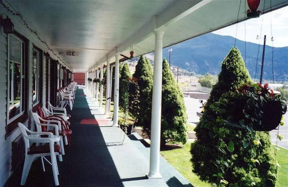 Hanging Lake Inn