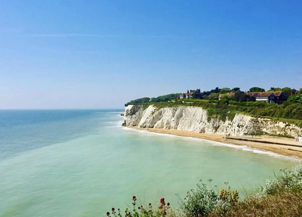 Nickleby Nook Broadstairs a Cosy Beach Apartment - Meters to the Beach!