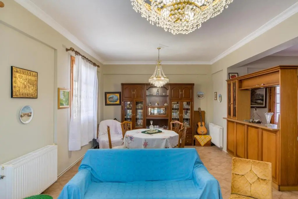 Traditional style 3 bedroom flat in Lixouri 6 guests
