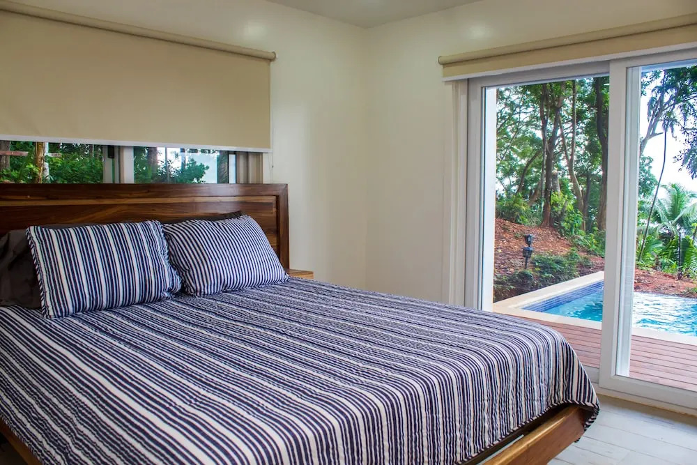Casa Poco Loco - Villa at Luna Beach Roatan