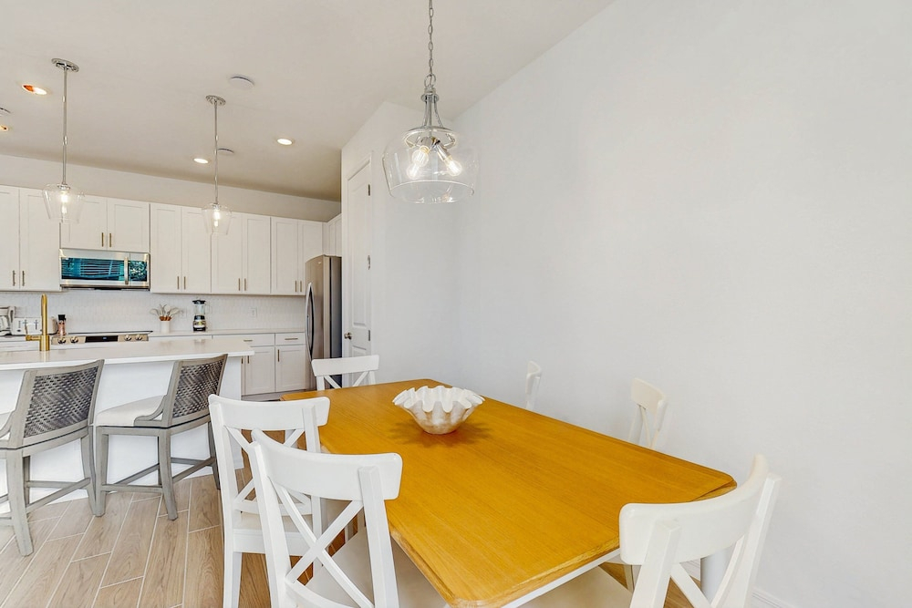 Stylish Vacation Home With Open Layout, Sunny Patio & Near Attractions