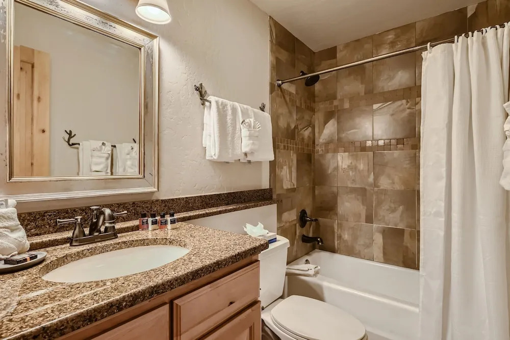 New Listing!! Breck Mountain Magic 3 Bedroom Condo by RedAwning