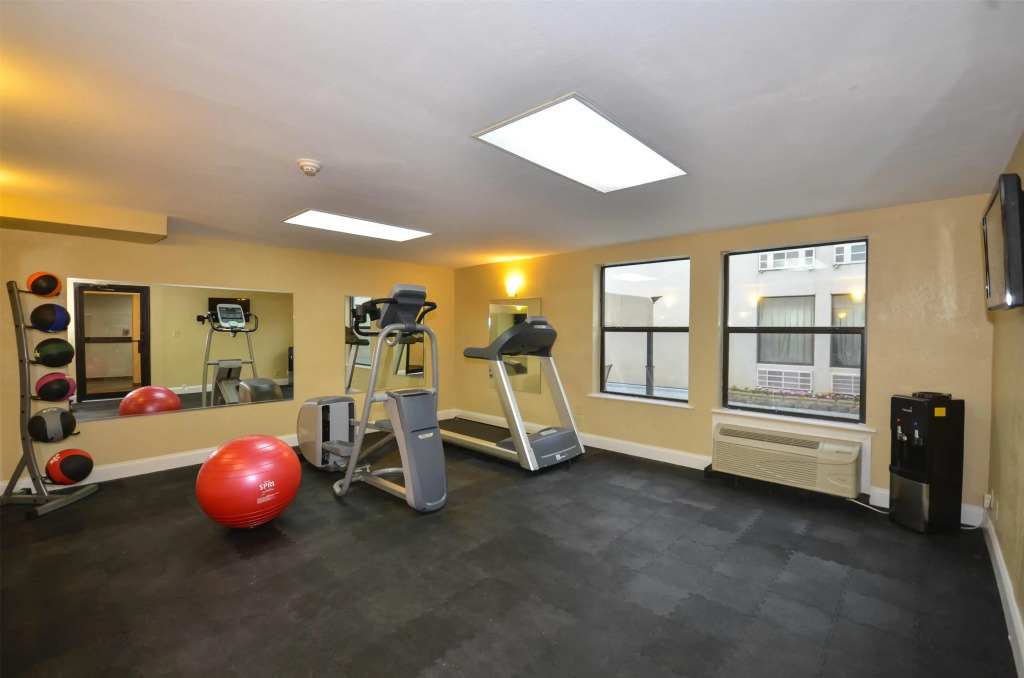 Days Inn by Wyndham Southern Hills/ORU
