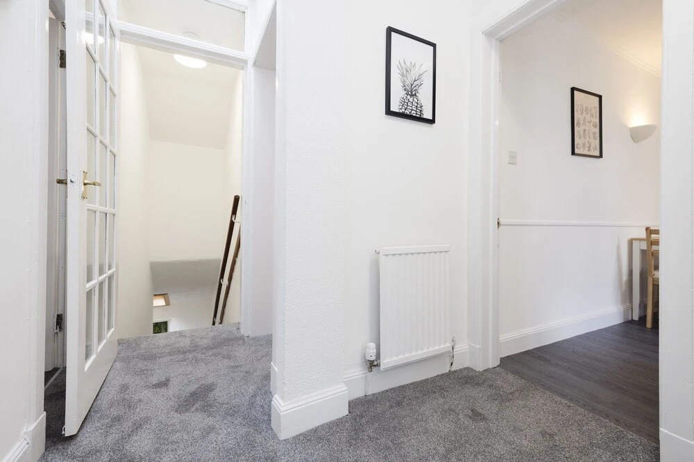 JOIVY Beautiful 2-Br Mews Home, Near Princes Street