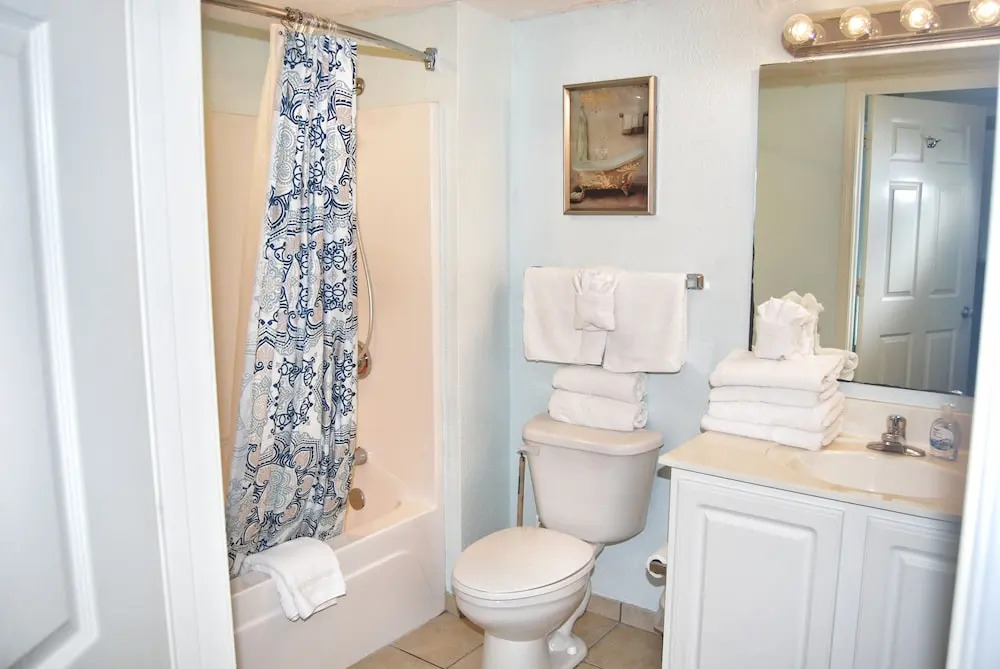 Grand Atlantic Resort 601 - Efficiency Studio Bedroom Condo by RedAwning