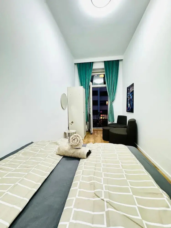 Stylish 9BR Apartment for 18 Guests