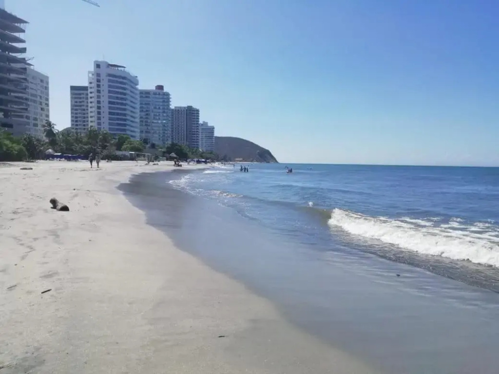 Rodadero Sur Santa Marta Edificio Aragoa a 150 metros del mar