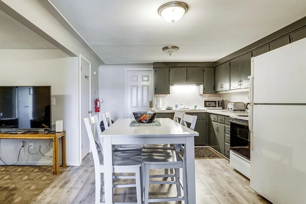 Waterfront Condo 2 Mi to Historic Dtwn Port Huron