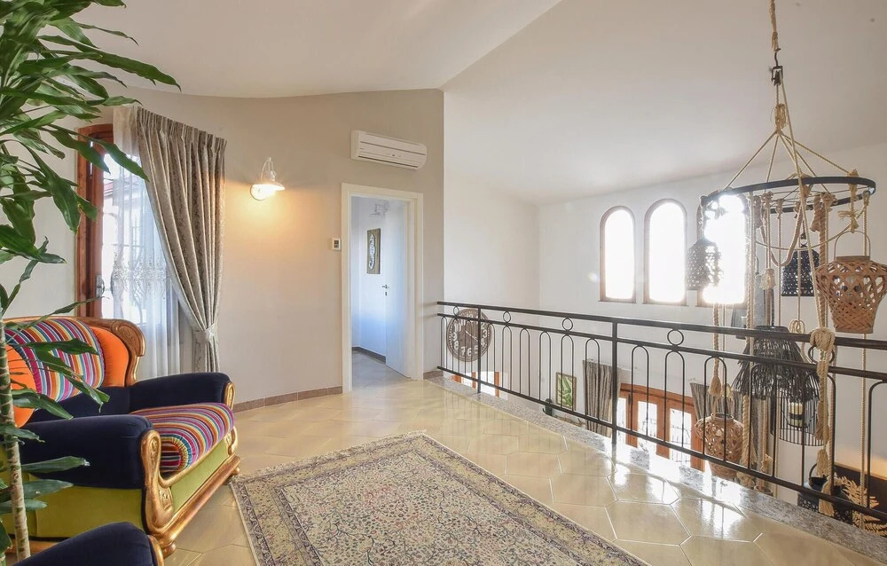 Amazing Home in Ragusa With 6 Bedrooms, Wifi and Outdoor Swimming Pool