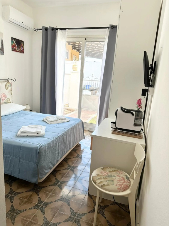 Garden House - B&B near Bus Stop to Beaches & Airport