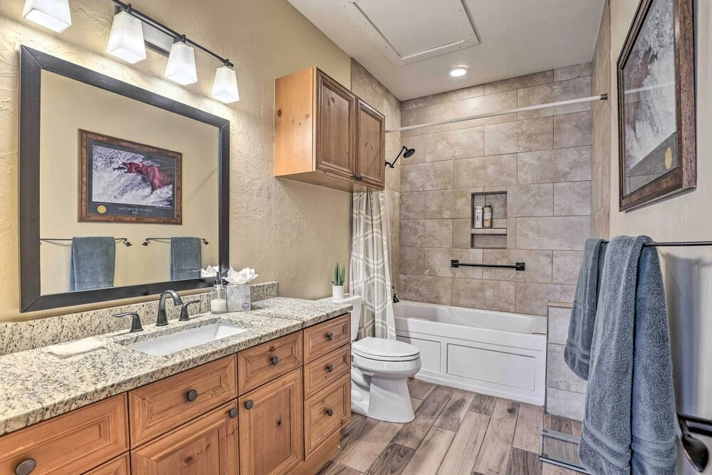 Frisco Condo w/ Balcony: 7 Mi to Copper Mountain!