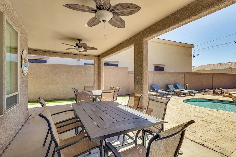 Ultimate Havasu Escape: Spacious 4BR 2 King Suites