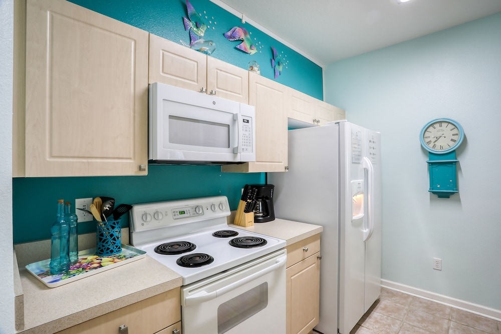 Resort Condo Near Disney With Pool, hot Tub, Tennis, Central AC, & Washer/dryer