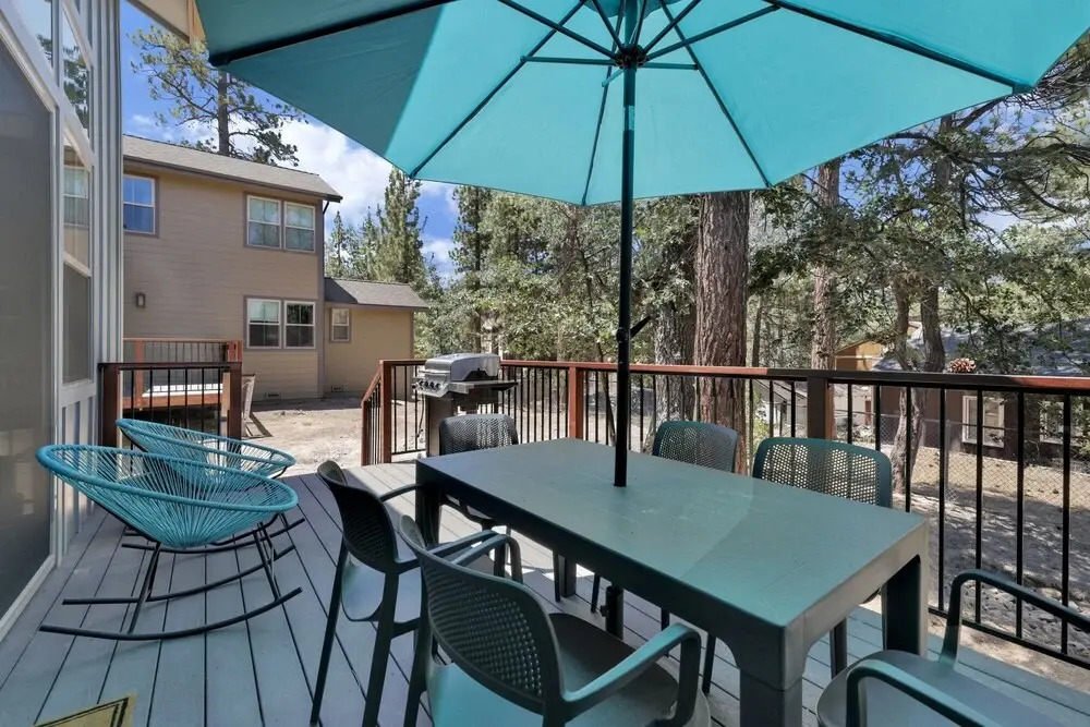 2162-the Reel Deal 3 Bedroom Home by RedAwning