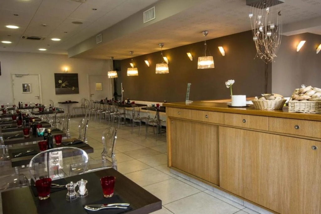 Esatitude Hotel