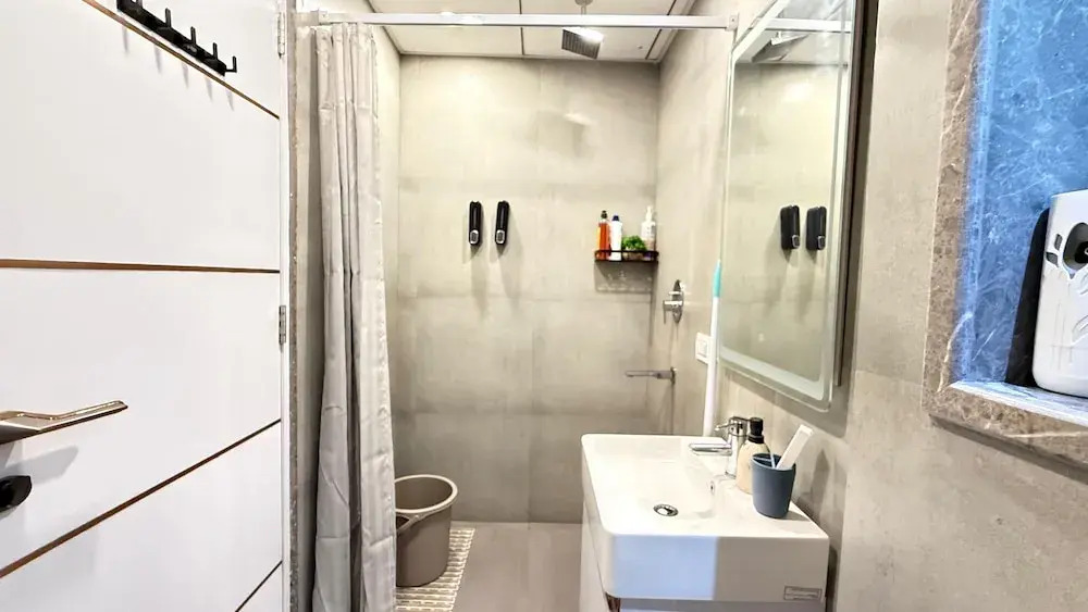 41 Floor River View - TheRoomeraStay