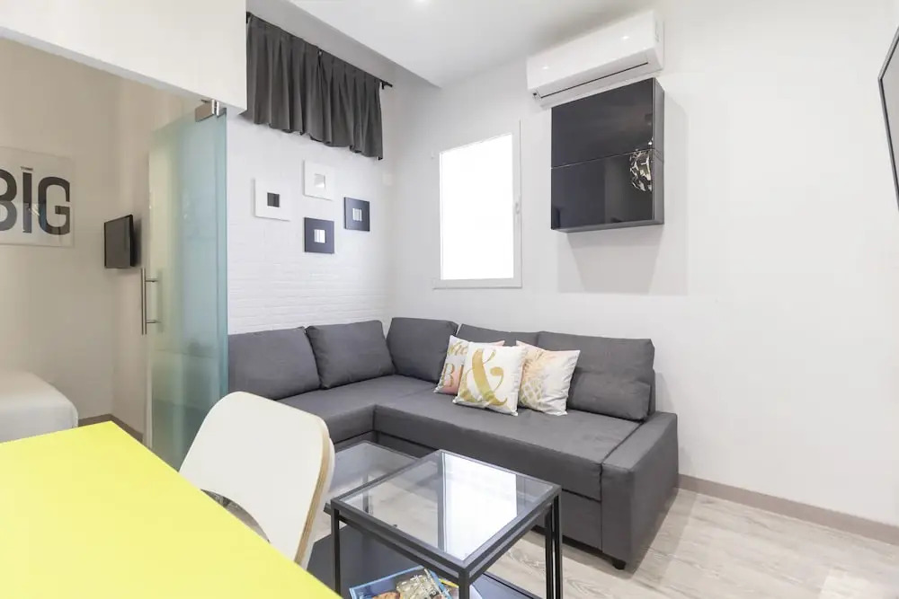 Dobo Homes Ronda De Valencia Apartment
