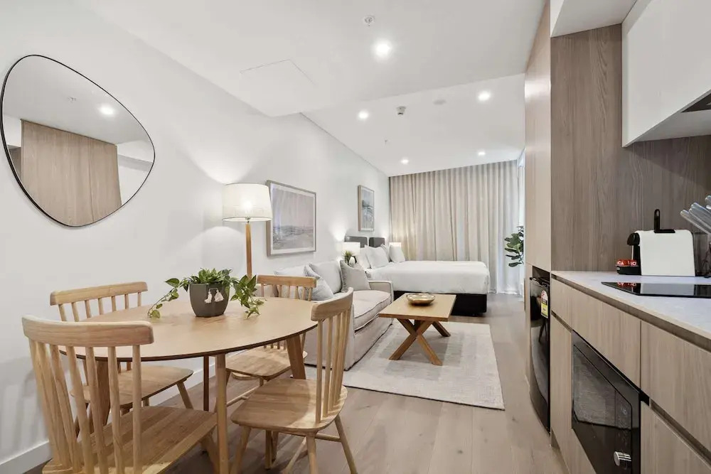 Bright Studio Stay in North Fremantle With Views
