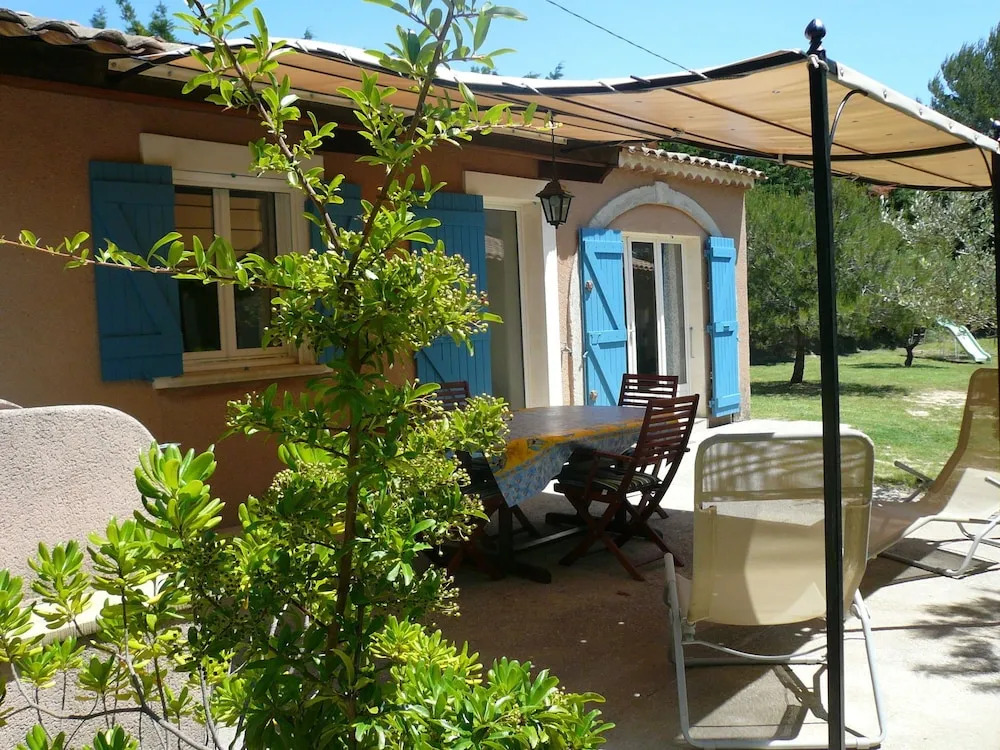 Holiday Home in Buisson With Private Pool