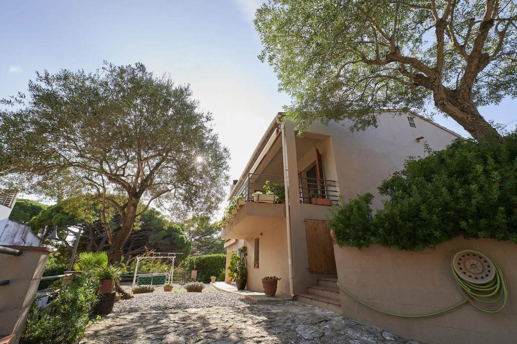 Masso in Llafranc With 3 Bedrooms and 1 Bathrooms