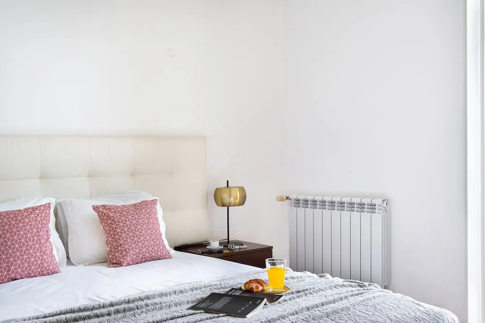 JOIVY Splendid 2BR Apt w/ parking&balcony, 10mins to Praça do Comércio