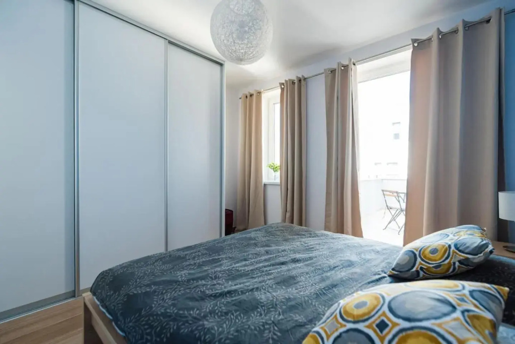 Private 5 star - Stylish - 3 room flat with secured in-door Pkg