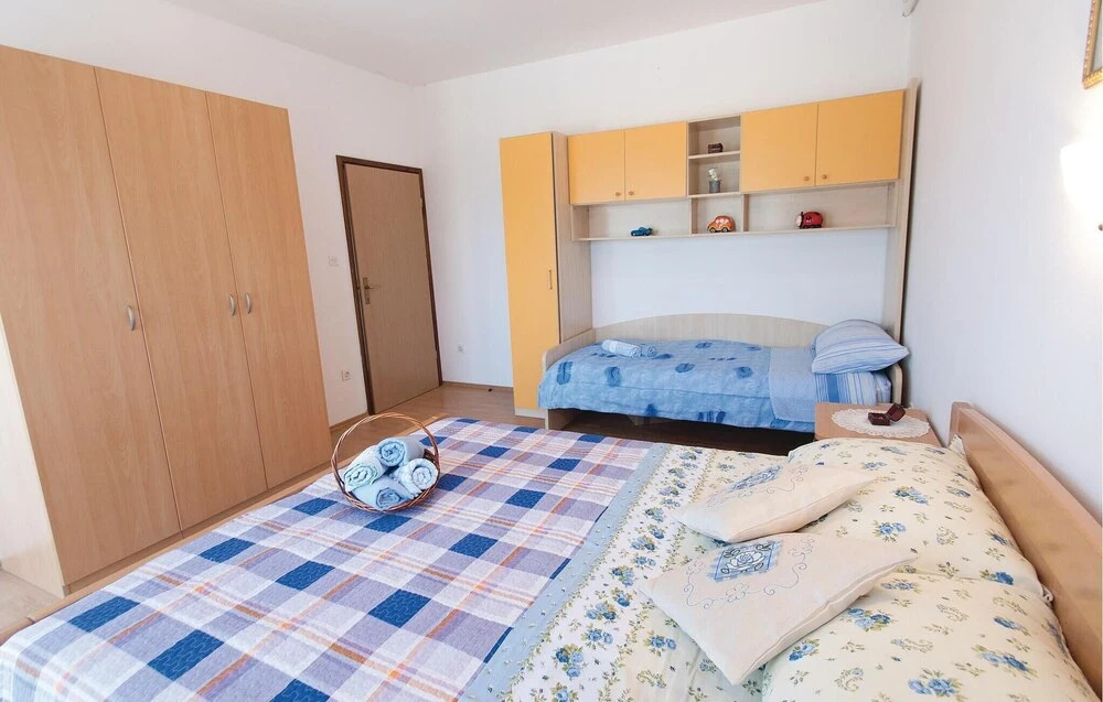Beautiful Home in Divsici With Wifi and 1 Bedrooms