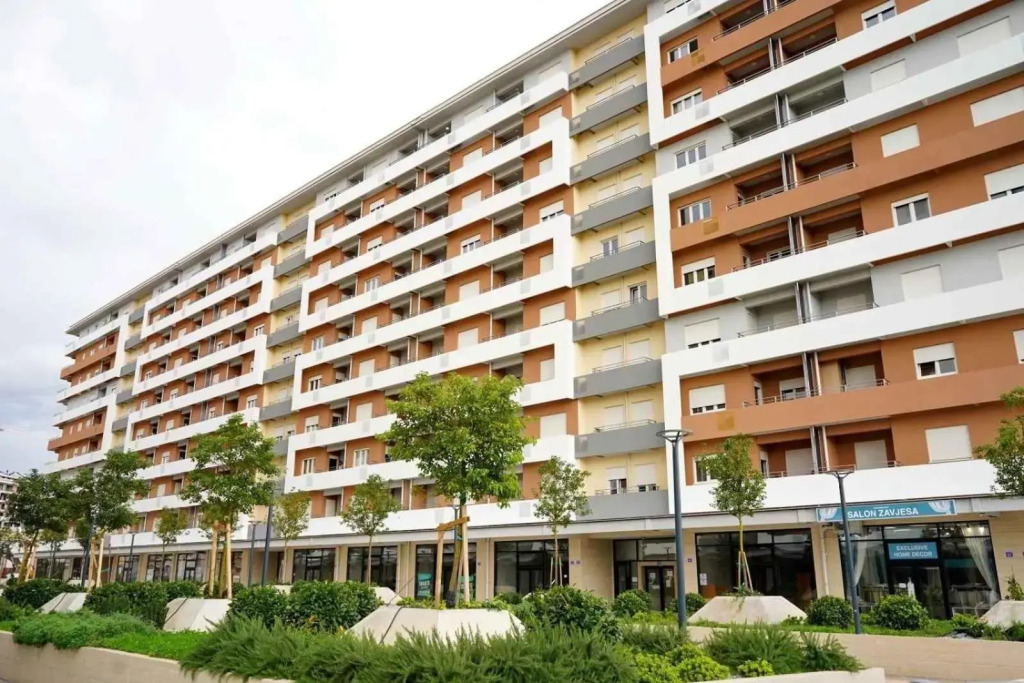 White Homes Apartments • Central Point