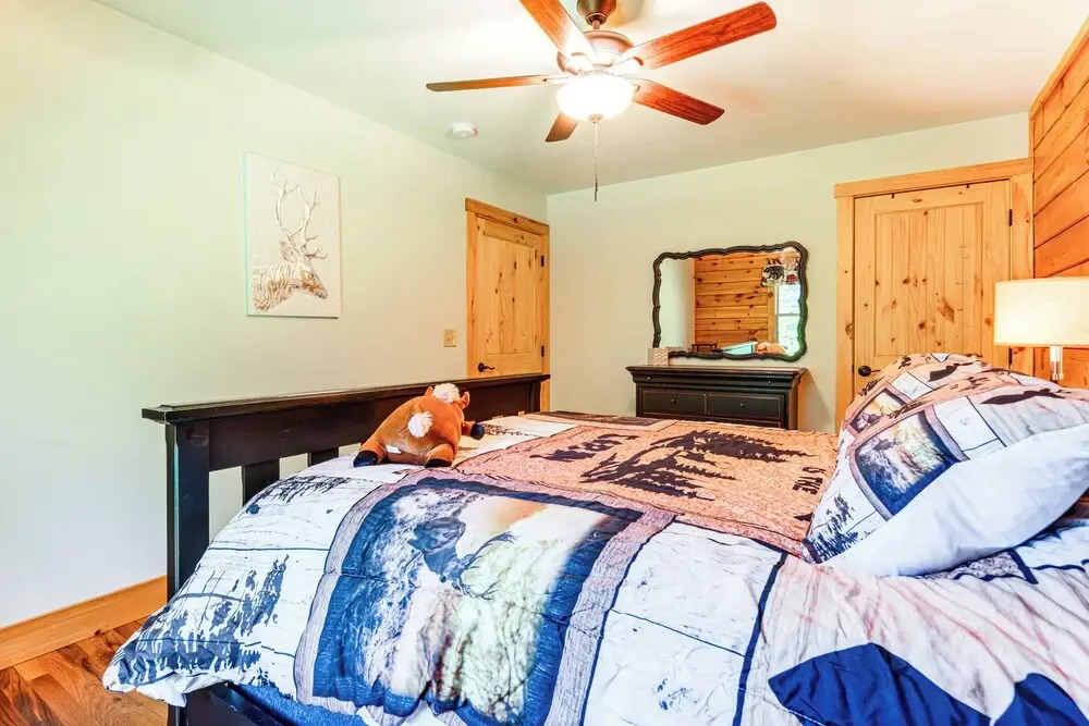 Secluded, Private! Forested Hendersonville Retreat