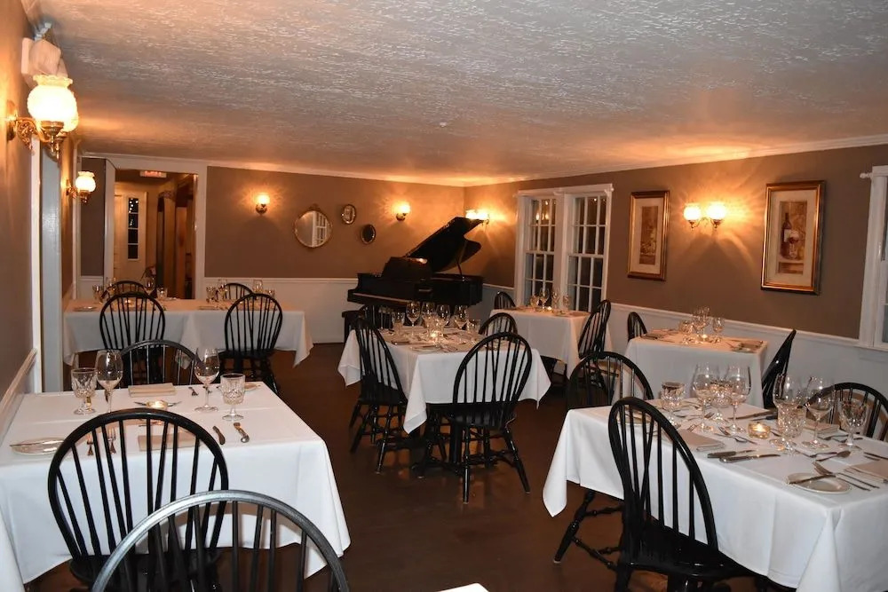 The Lincoln Inn & Restaurant At The Covered Bridge