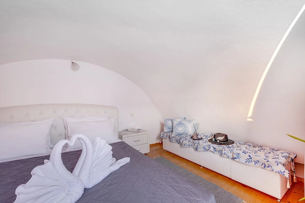 Paradise, Traditional Cycladic House