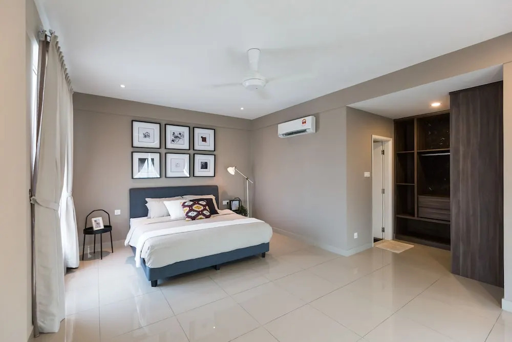 Spacious Seaview Suite
