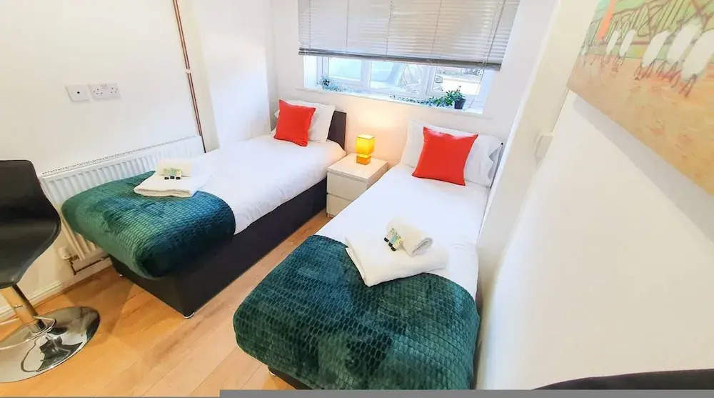 Cheerful 4-bedroom House