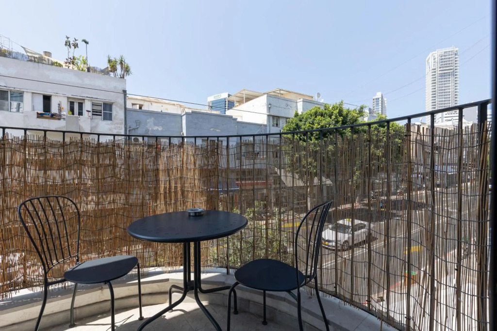 Fabulous Corner Market by TLV2RENT
